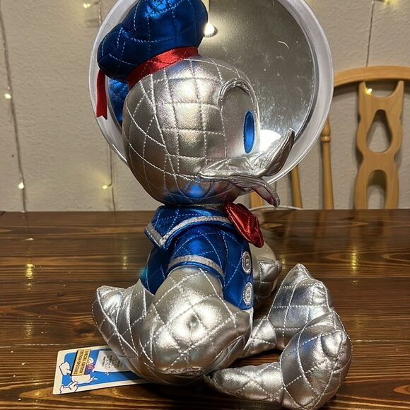 NWT Disney 85th Anniversary Metallic Exclusive Donald Duck - Picture 7 of 8